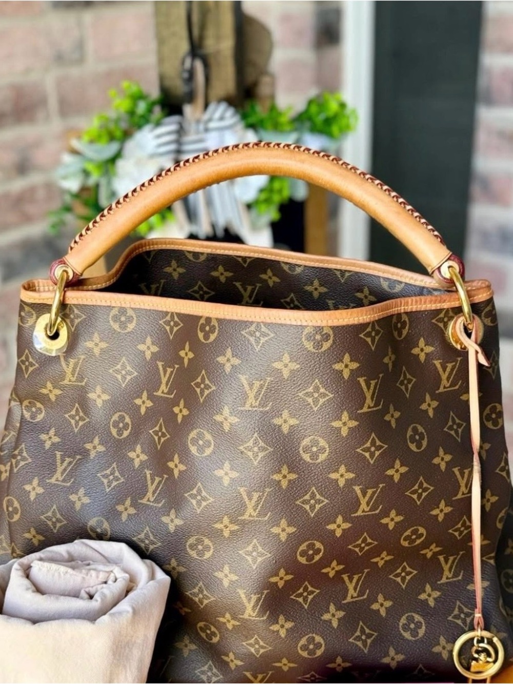 Louis Vuitton Monogram Artsy MM